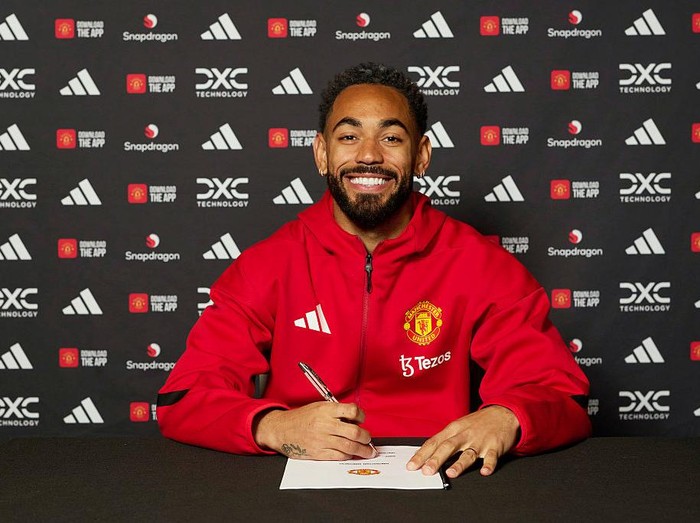 MANCHESTER, ENGLAND - JUNE 12: (EXCLUSIVE COVERAGE) Matheus Cunha of Manchester United signing his contract with the club at Carrington Training Ground on June 12, 2025 in Manchester, England. (Photo by Manchester United/Manchester United via Getty Images)