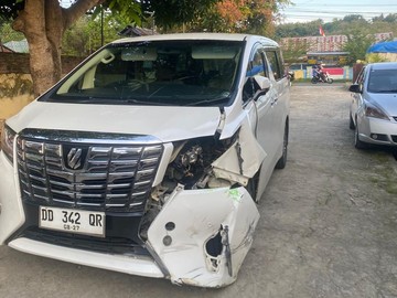 Alphard Ditumpangi Wakil Bupati Mamuju Tabrak Pemotor hingga Tewas