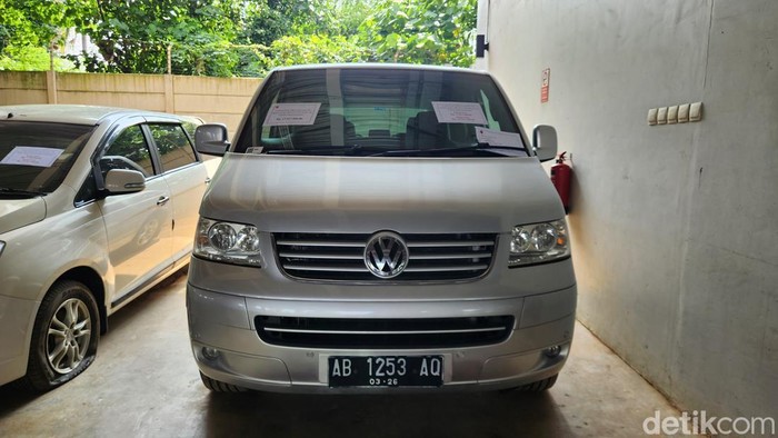 Mobil milik Rafael Alun Trisambodo akibatnya laris dengan harga Rp 123 juta sesudah tiga kali dilelang KPK. (Adrial/detikcom). Mobil milik Rafael Alun Trisambodo akibatnya laris dengan harga Rp 123 juta sesudah tiga kali dilelang KPK. (Adrial/detikcom).