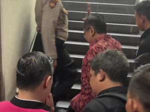 Video: Momen Hasto Kristiyanto dan Tom Lembong Berpapasan di PN Tipikor