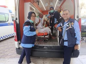 Solihin Alami Dipsnea Saat Mabit di Mina, Diselamatkan Petugas Haji Solihin Alami Dipsnea Saat Mabit di Mina, Diselamatkan Petugas Haji