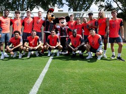 Skuad Die Roten bahkan langsung menggelar lathan di ESPN Sports Complex sehari berselang. Foto: Sven Hoppe/picture alliance via Getty Images`
