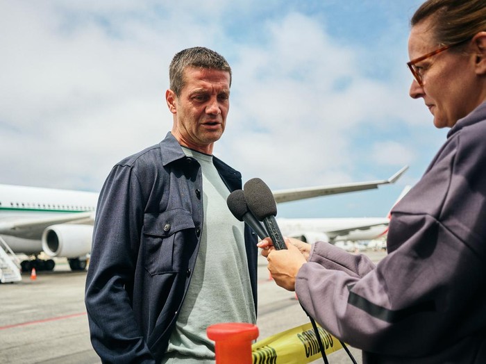 LOS ANGELES, CALIFORNIA - JUNE 11: Head Coach Cristian Chivu of FC Internazionale speaks with the media ahead FIFA Club World Cup 2025 at Los Angeles International Airport on June 11, 2025 in Los Angeles, California. (Photo by Mattia Ozbot - Inter/Inter via Getty Images)