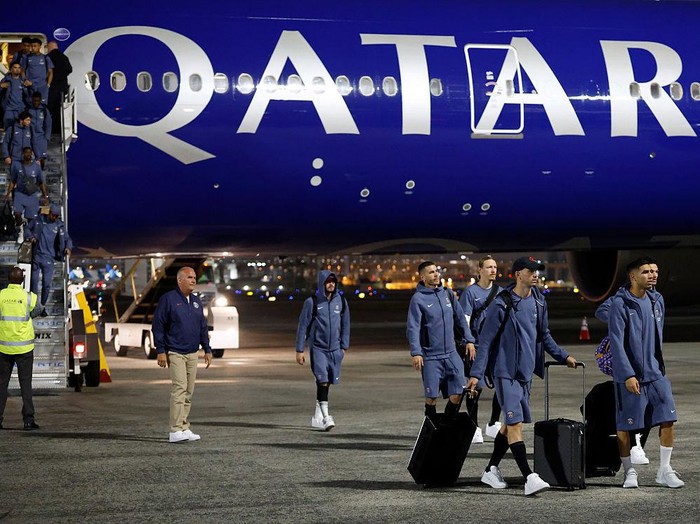 LOS ANGELES, CALIFORNIA - JUNE 10: Team Paris Saint-Germain F.C. disembark at Los Angeles International Airport for FIFA Club World Cup 2025 on June 10, 2025 in Los Angeles, California. (Photo by Harry How/Getty Images)