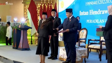 Prabowo Serahkan SK ke Perwakilan Hakim di Mahkamah Agung