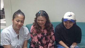 Ngebet Jadikan Sitha Marino Mantu, Ibu Bastian Steel: Yuk Buruan!