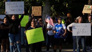 Massa Los Angeles Kepung Tempat Nginap Agen Imigrasi, Ada Apa?