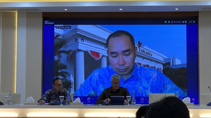 Juru bicara Kementerian Luar Negeri Roy Sumirat dalam jump pers di kantornya, Kamis (12/6/2025).