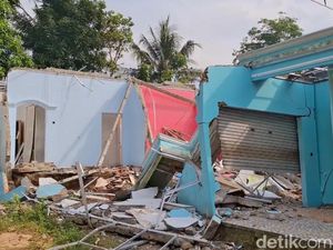 Puluhan Rumah di Purwakarta Rusak gegara Tanah Bergerak, Begini Kondisinya Puluhan Rumah di Purwakarta Rusak gegara Tanah Bergerak, Begini Kondisinya