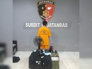 Pria di Pangkalpinang Curi Uang-Jam Tangan untuk Bayar Kredit Motor Pria di Pangkalpinang Curi Uang-Jam Tangan untuk Bayar Kredit Motor