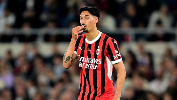 Tijjani Reijnders Soccer Football - Coppa Italia - Final - AC Milan v Bologna - Stadio Olimpico, Rome, Italy - May 14, 2025 AC Milans Tijjani Reijnders reacts REUTERS/Daniele Mascolo