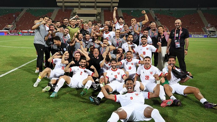 Jordan's national team players pose for a group photo after the 2026 FIFA World Cup qualifying match between Oman and Jordan at the Sultan Qaboos Sports Complex in Muscat, Oman, on June 5. (Photo by Ameen Ahmed/NurPhoto via Getty Images)