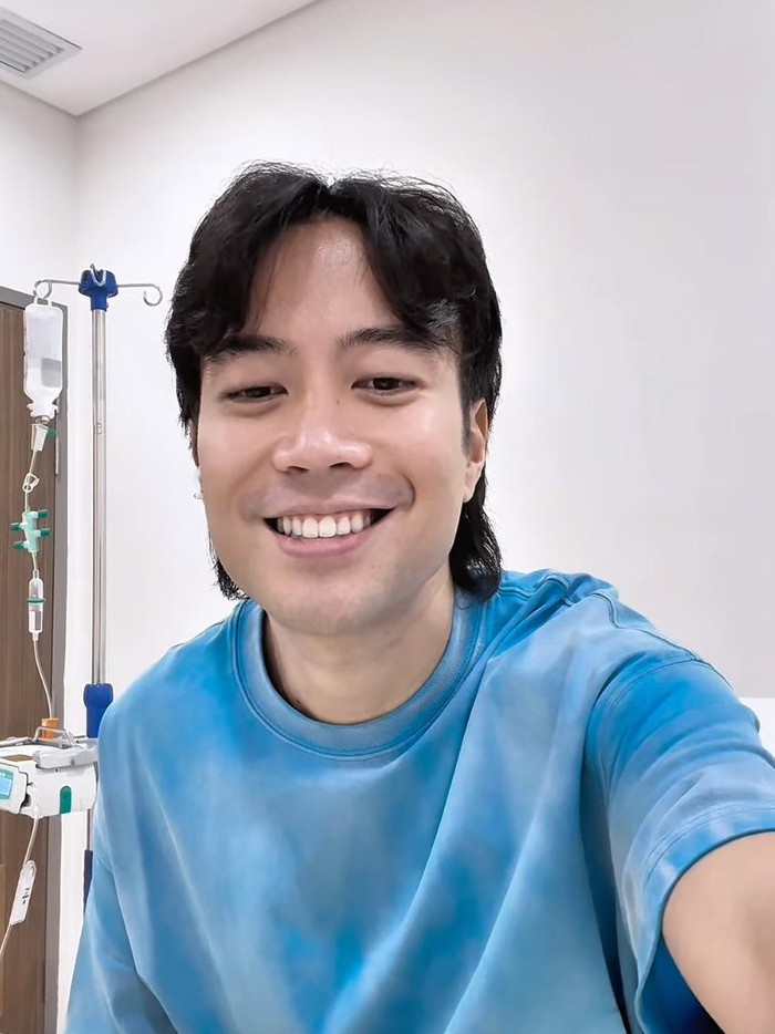 Vidi Aldiano menjalani pengobatan di Malaysia.