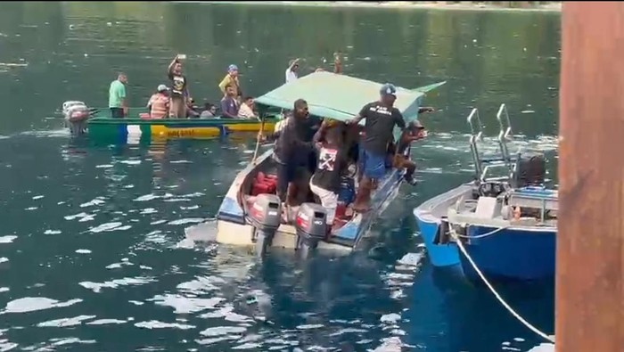 Viral warga menghalau turis absurd di Pulau Wayag, Raja Ampat. warga usir pelancong