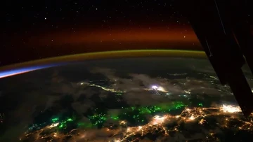 Astronaut NASA Rekam Pertunjukan Aurora Warna-warni dari Antariksa
