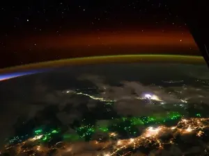 Astronaut NASA Rekam Pertunjukan Aurora Warna-warni dari Antariksa