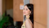 7 Foto Cantiknya Sydney Anak Cut Tari Berkebaya saat Wisuda SMA