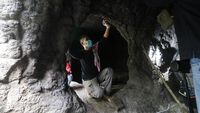 Gua Selomangleng Kediri Dibersihkan dari Lumut dan Vandalisme