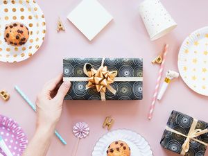 20 Ide Kado Ulang Tahun untuk Pacar yang Sederhana, Berkesan, dan Bikin Baper 20 Ide Kado Ulang Tahun untuk Pacar yang Sederhana, Berkesan, dan Bikin Baper