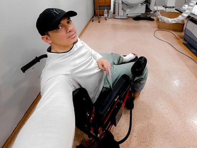 Irwansyah Patah Kaki saat Asyik Main Bareng Anak