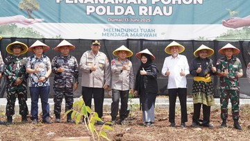 Kapolda Riau Tanam 79 Pohon di Dumai Sambut Hari Ulang Tahun Bhayangkara