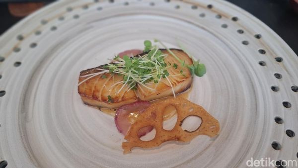 Sajian Ikan Cod Alaska hingga Mizu Mochi di Restoran Tertinggi Jakarta