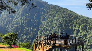 Menikmati Keindahan Gunung Ciremai Sambil Berkemah