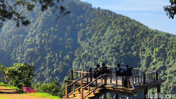 Menikmati Keindahan Gunung Ciremai Sambil Berkemah