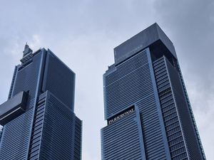 Menjajal Lift Tercepat di Indonesia, dari Lantai 2 ke 99 Cuma 40 Detik! Menjajal Lift Tercepat di Indonesia, dari Lantai 2 ke 99 Cuma 40 Detik!