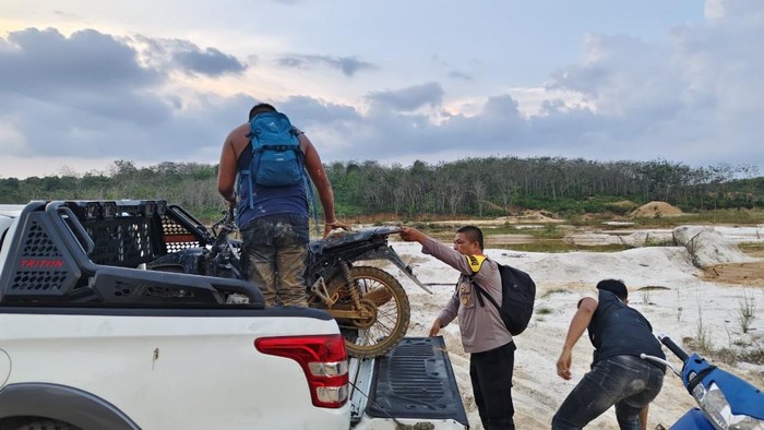 Lokasi penambangan emas ilegal di Bandara Muaro Bungo, Jambi