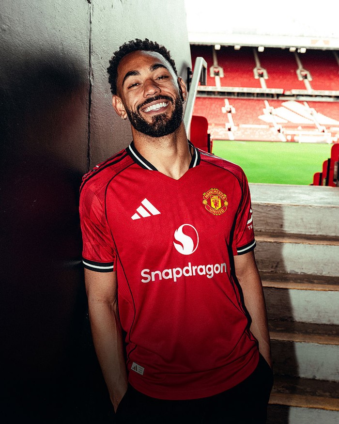 Matheus Cunha MANCHESTER, ENGLAND - JUNE 12: (EXCLUSIVE COVERAGE) Matheus Cunha of Manchester United poses for a photo after signing his contract with the club at Old Trafford on June 12, 2025 in Manchester, England. (Photo by Manchester United/Manchester United via Getty Images)