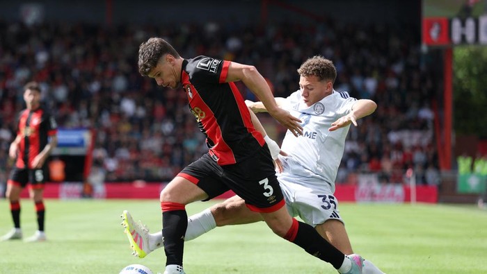 Milos Kerkez Soccer Football - Premier League - AFC Bournemouth v Leicester City - Vitality Stadium, Bournemouth, Britain - May 25, 2025 AFC Bournemouths Milos Kerkez in action with Leicester Citys Kasey McAteer Action Images via Reuters/John Sibley EDITORIAL USE ONLY. NO USE WITH UNAUTHORIZED AUDIO, VIDEO, DATA, FIXTURE LISTS, CLUB/LEAGUE LOGOS OR LIVE SERVICES. ONLINE IN-MATCH USE LIMITED TO 120 IMAGES, NO VIDEO EMULATION. NO USE IN BETTING, GAMES OR SINGLE CLUB/LEAGUE/PLAYER PUBLICATIONS. PLEASE CONTACT YOUR ACCOUNT REPRESENTATIVE FOR FURTHER DETAILS..