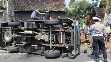 Mobil Lapas Terguling di Tasikmalaya, 15 Napi di Dalamnya Pilih Tak Kabur