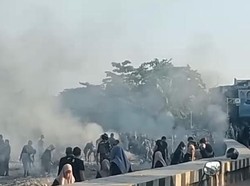 Pemkot Parepare Bakar Sampah di Pantai Saat Kerja Bakti Diprotes Warga