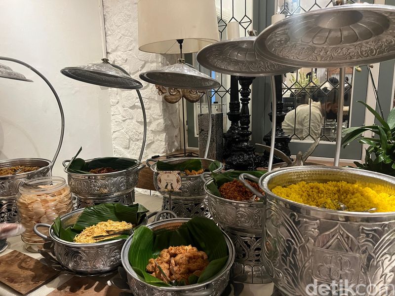 Perayaan 100 tahun bangunan restoran Bunga Rampai