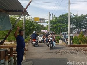 Viral KA Mogok di Perlintasan Mbah Ruwet Klaten, Begini Kata KAI Viral KA Mogok di Perlintasan Mbah Ruwet Klaten, Begini Kata KAI