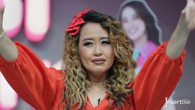 Berita Viral Selebriti dari InsertLive : Begini Penampakan Donat Pinkan Mambo yang Dijual Rp180 Ribu per Kotak