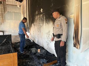 Geger Pria Diduga ODGJ Bakar Kantor Desa-Rumah Warga di Pati Geger Pria Diduga ODGJ Bakar Kantor Desa-Rumah Warga di Pati