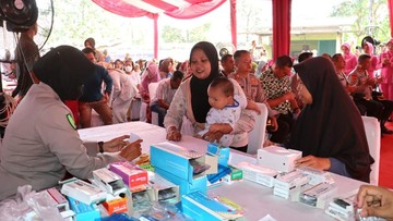 Polres Depok Gelar Cek Kesehatan Gratis untuk Warga TPA Cipayung