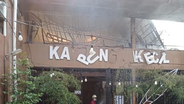 Resto di Tangsel Kebakaran, Karyawan Terluka Usai Terjun dari Lantai 2