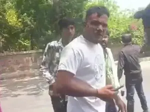 Teori Pakar Tentang Penumpang Selamat Air India di Kursi 11A Teori Pakar Tentang Penumpang Selamat Air India di Kursi 11A