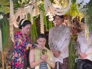 Aura Al Ghazali Disebut Bersinar saat Jalani Siraman Aura Al Ghazali Disebut Bersinar saat Jalani Siraman