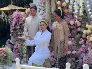 Suara Bergetar Alyssa Daguise Bicara ke Ortu saat Siraman Jelang Menikah Suara Bergetar Alyssa Daguise Bicara ke Ortu saat Siraman Jelang Menikah
