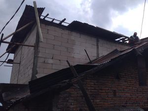 Angin Ribut Terjang Kalikajar Wonosobo, Rumah hingga Sekolah Rusak Angin Ribut Terjang Kalikajar Wonosobo, Rumah hingga Sekolah Rusak