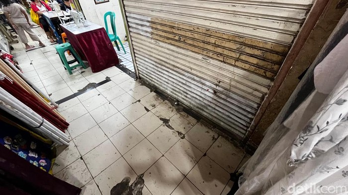 Begini lorong Pasar Kebayoran Lama lokasi bocah M (7) didapatkan sarat luka. Begini lorong Pasar Kebayoran Lama lokasi bocah M (7) didapatkan sarat luka.