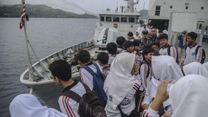 Naik KRI Teluk Wondama, Siswa SMP Ternate Dapat Ilmu Dunia Bahari