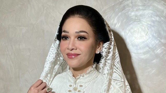 Gosip Terkini Selebriti Insertlive : Terpopuler: Respons Maia Estianty Bertemu Anak Mulan hingga Gustiwiw Meninggal Dunia