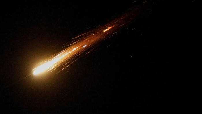 Missiles launched from Iran are intercepted as seen from Tel Aviv, Israel June 13, 2025. REUTERS/Jamal Awad  TPX IMAGES OF THE DAY