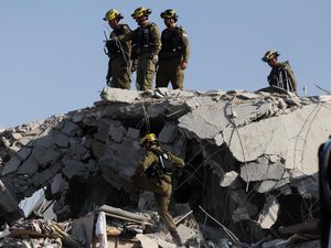 Rudal Iran Menghantam Israel, Darah Tumpah di Rishon LeZion Rudal Iran Menghantam Israel, Darah Tumpah di Rishon LeZion