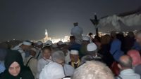 Potret Jabal Nur Dipenuhi Pendaki Menuju Gua Hira